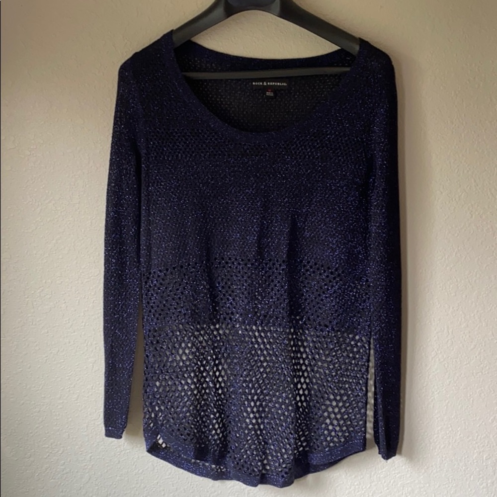 Women’s long sleeve sweater